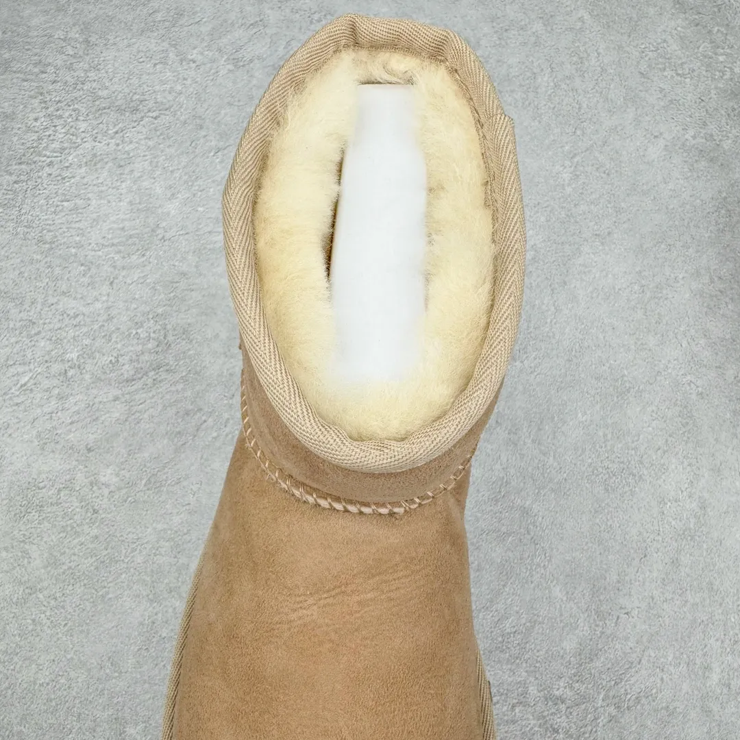 Pick up locally💰520 UGG 6222 Classic short-cut autumn and winter sheepskin and fur integrated snow boots. All shoes are made from the same factory as ZP. Longfeng A-grade Australian imported sheepskin and fur integrated men's and women's boots. Brand OEM production line. Fully follow the ZP process. OEM original pattern maker. Adhering to the principle of no original shoes and no development selection. Pay attention to every detail. The most authentic version on the market. TREADLITE "Light Wing" technology outsole. Lightweight/durable/flexible/pile size: 35 36 37 38 39 40 41 42 43 44 45 Coding: by2936070